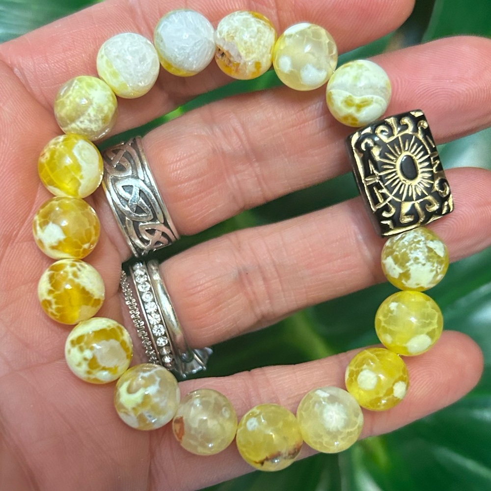 chunky yellow fire agate 10mm bracelet - Picture 2 of 3